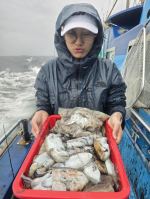 10/4일 갑오징어 조황 오늘도 먼바다로 달려 사이즈좋은 갑이들 마리수로 만나고 왔습니다 깊은 수심에 줄엉킴..